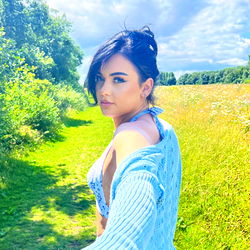 Onlyfans Model Jocelyn in English Countryside
