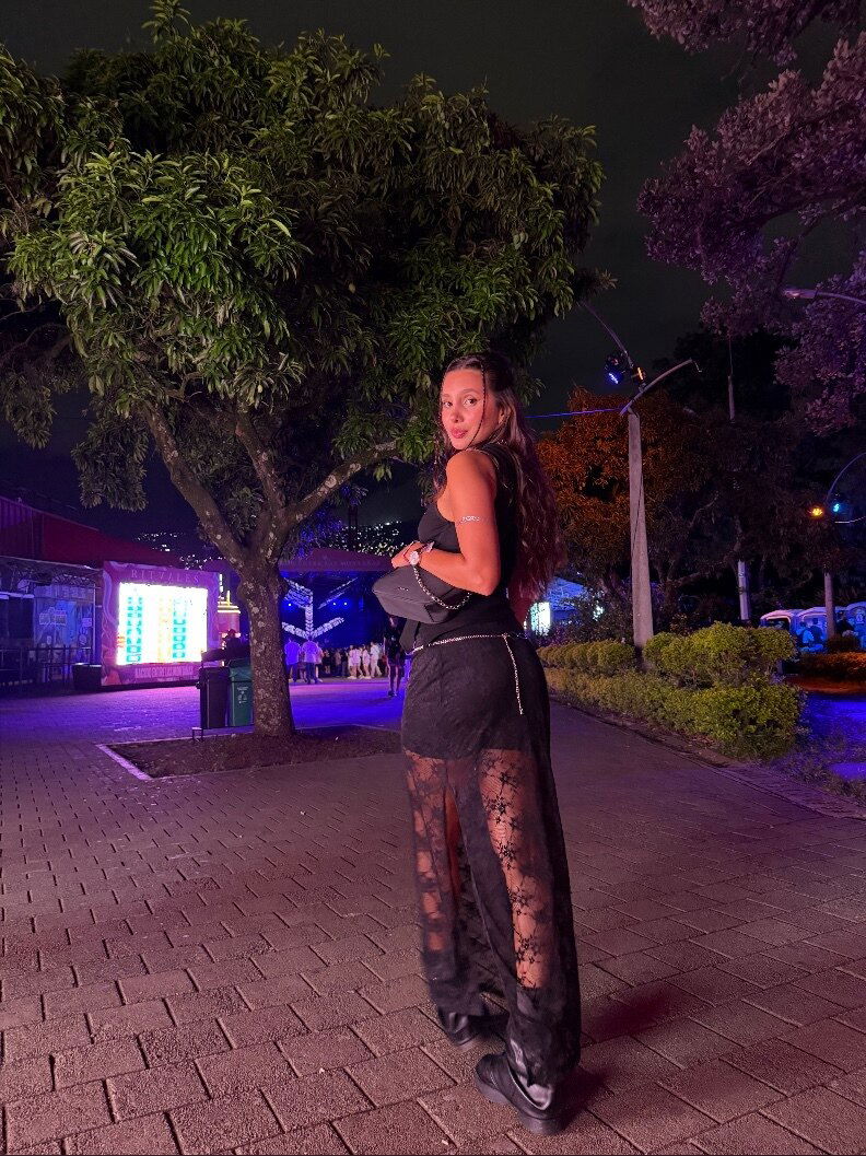 𝓢𝓵𝓲𝓶 𝓰𝓲𝓻𝓵 🍒 Annie. photo