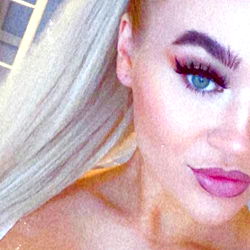 AuroraOMG's OnlyFans Model Profile