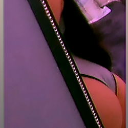 Hot OnlyFans Model Mendoza Showcasing Her Gorgeous Body