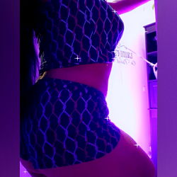 Vibrant and Energetic OnlyFans Model - Beezymo