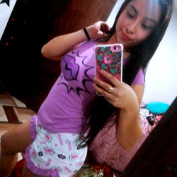 Lu32, Model Shot with a Phone