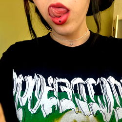 Onlyfans Model Bee: Unfiltered and Bold