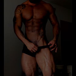 Elngro, Fitness Model in Black and White