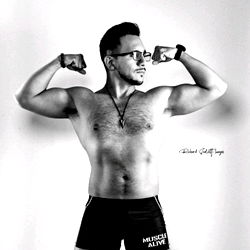 Fitness Photoshoot: Andy Dyme in Action