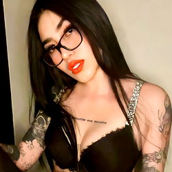 Yoko Roz: A Model of Style and Confidence