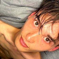 Flo: A Young Adult Male Model with a Youthful and Energetic Appearance