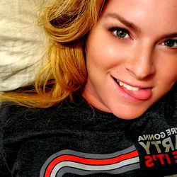 Model photo in strong format JSON with tags, age, gender extracted.