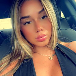 Alissamarie - OnlyFans Model Photograph