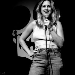 Alyx Libby Performing at The Mic