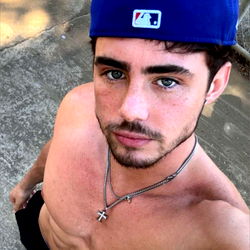 OnlyFans Model Aidan Shares Gym Routine