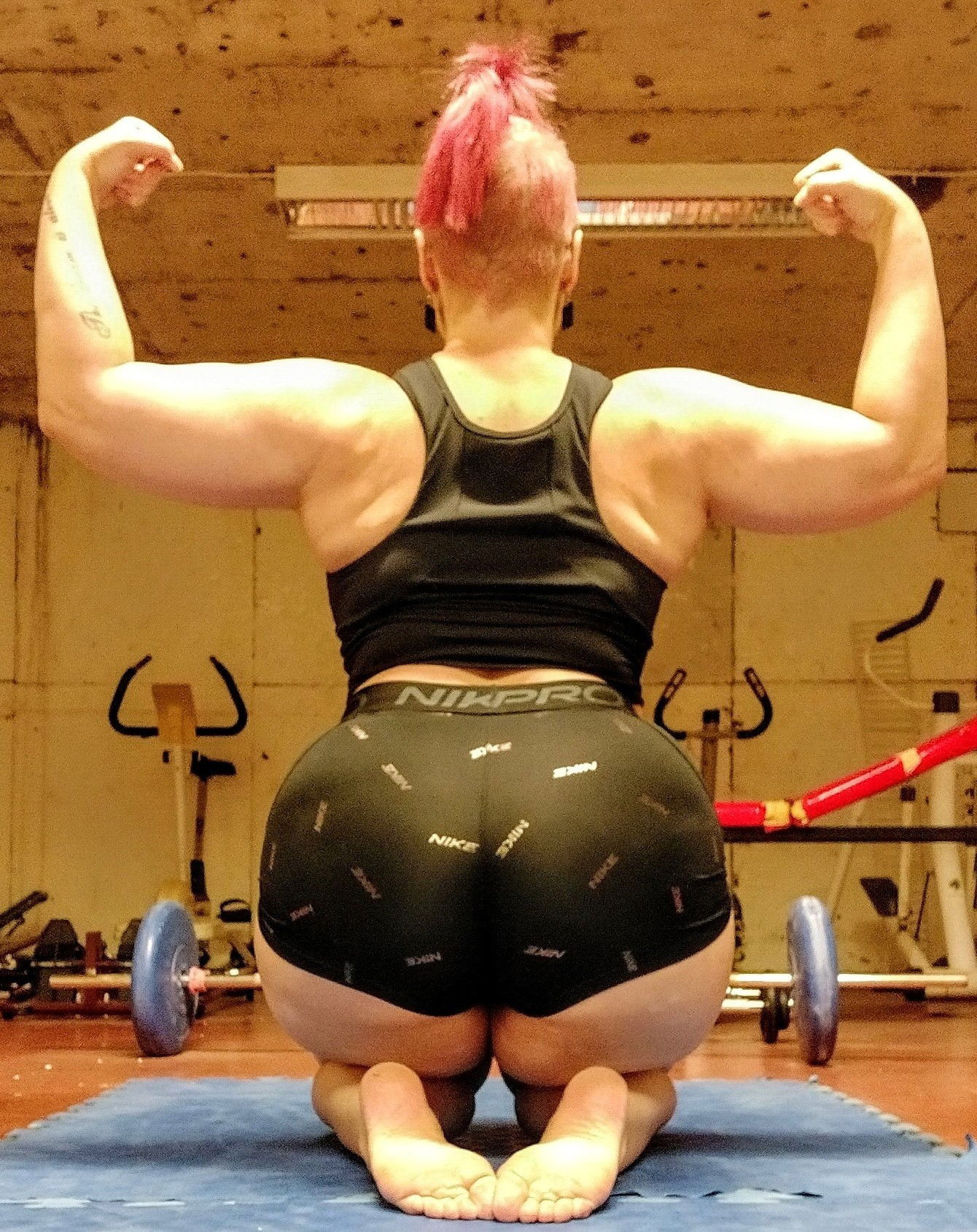 Nightfall 💪 NUDE POWERLIFTER FREE 💪 photo