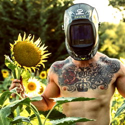 Jwilson Model in Sunflower Field