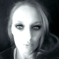 Flicka's Selfie - Casually Chic