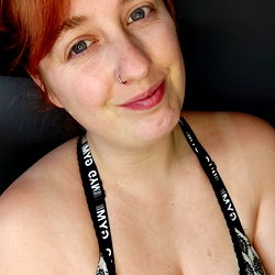 OnlyFans Model: Redleaa