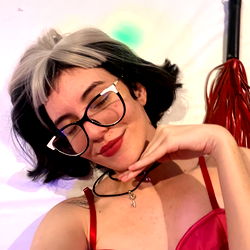 Yasmin's Playful Moment in São Paulo