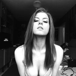 Aria Ames' OnlyFans Photo - Modeling Confidence