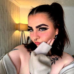 Angelsavv in Makeup, Posing for Camera