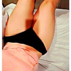 OnlyFans Model Ale Vela in a Bikini-Clad State of Relaxation