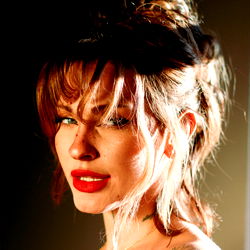 Britt: Onlyfans Model in Casual Attire