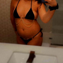 AiyanaSmokes: An American OnlyFans Model