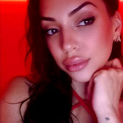 AprilBlisss: Glamorous Model in Stylish Studio Shoot