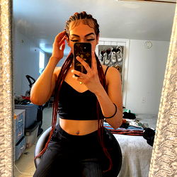 Chicago-Based Model Alexis Dinero: Showcasing Her Breathtaking Photography Skills