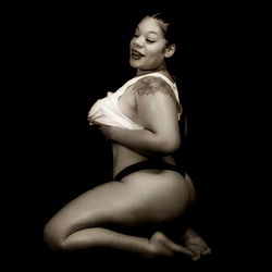 Juicyjassy Posing for OnlyFans