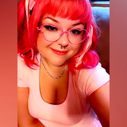 Cute and colorful OnlyFans model Keari💓