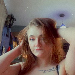 OnlyFans Model Sydney's Racy Selfie