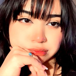 VanessaB18, an Arizona-based model