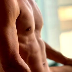 Mike Huss VIP: OnlyFans Model Showcasing Abs and Flexibility