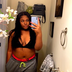 Muu.Laa, Onlyfans Model Posing in Bathroom