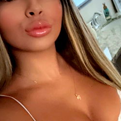 Model Portfolio: Ali | OnlyFans