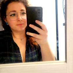 Bella Knight: A Photogenic Influencer Moment