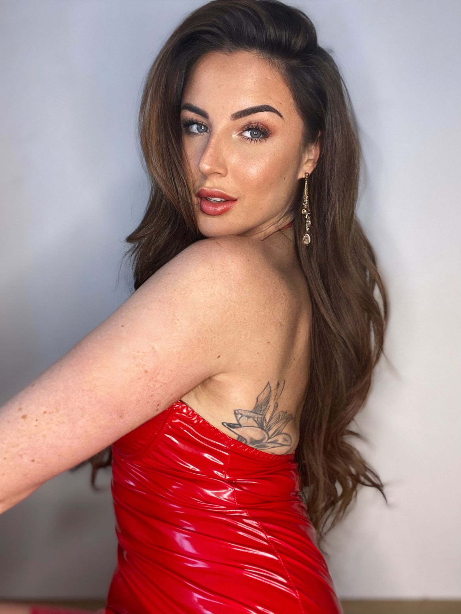 S H A U N I. W I L L E. O F F I C I A L. photo