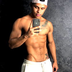 Álvaro Barraza, Colombian Onlyfans Model: Shirtless in Fitness Room