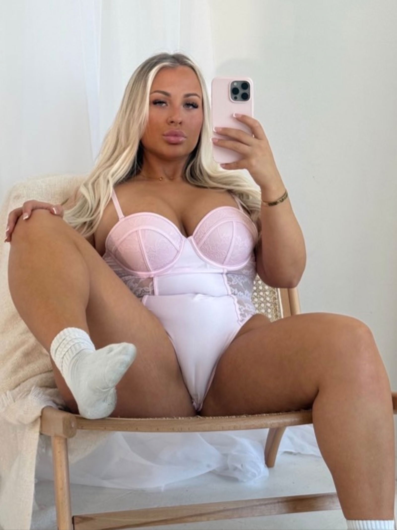 Abbie Carroll 🤍 photo