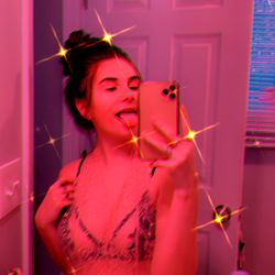 Intimate Model Posing for Selfie with Unique Background