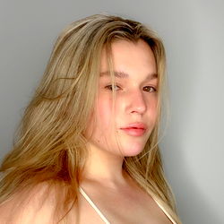 Dove, an Australian Onlyfans Model