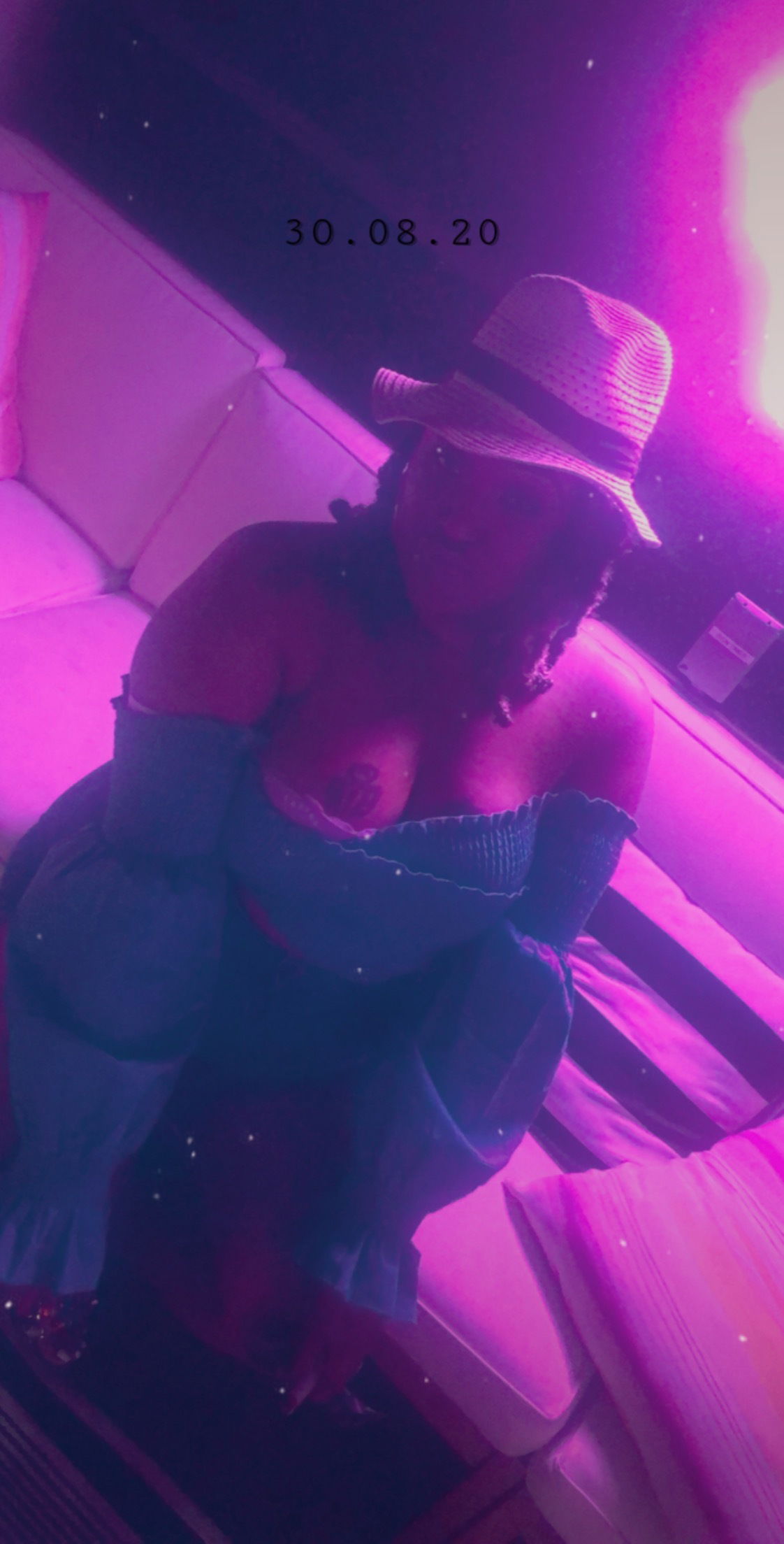 Amberz_boomboom_room photo