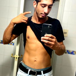 Andrees Moraes: Showcasing Summer Abs