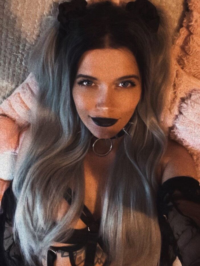 Alisonwonderland photo