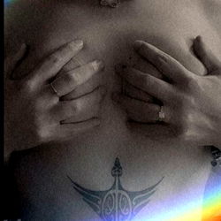 ɐuɐɥǝɹǝWsʇIollǝH 🖤 photo