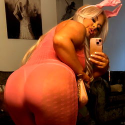 C💋, OnlyFans Model, Showing Off in Unique Style