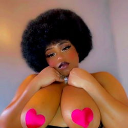 Model in Outer Space: GoldenEboniiXXX