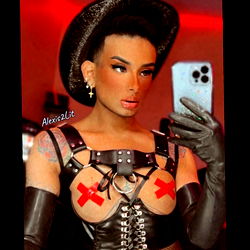 Fantastic Fetish Fashion: Onlyfans Model Alexis2Lit's Latest Post