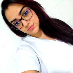 Alana, Stylish Nurse from Medellín
