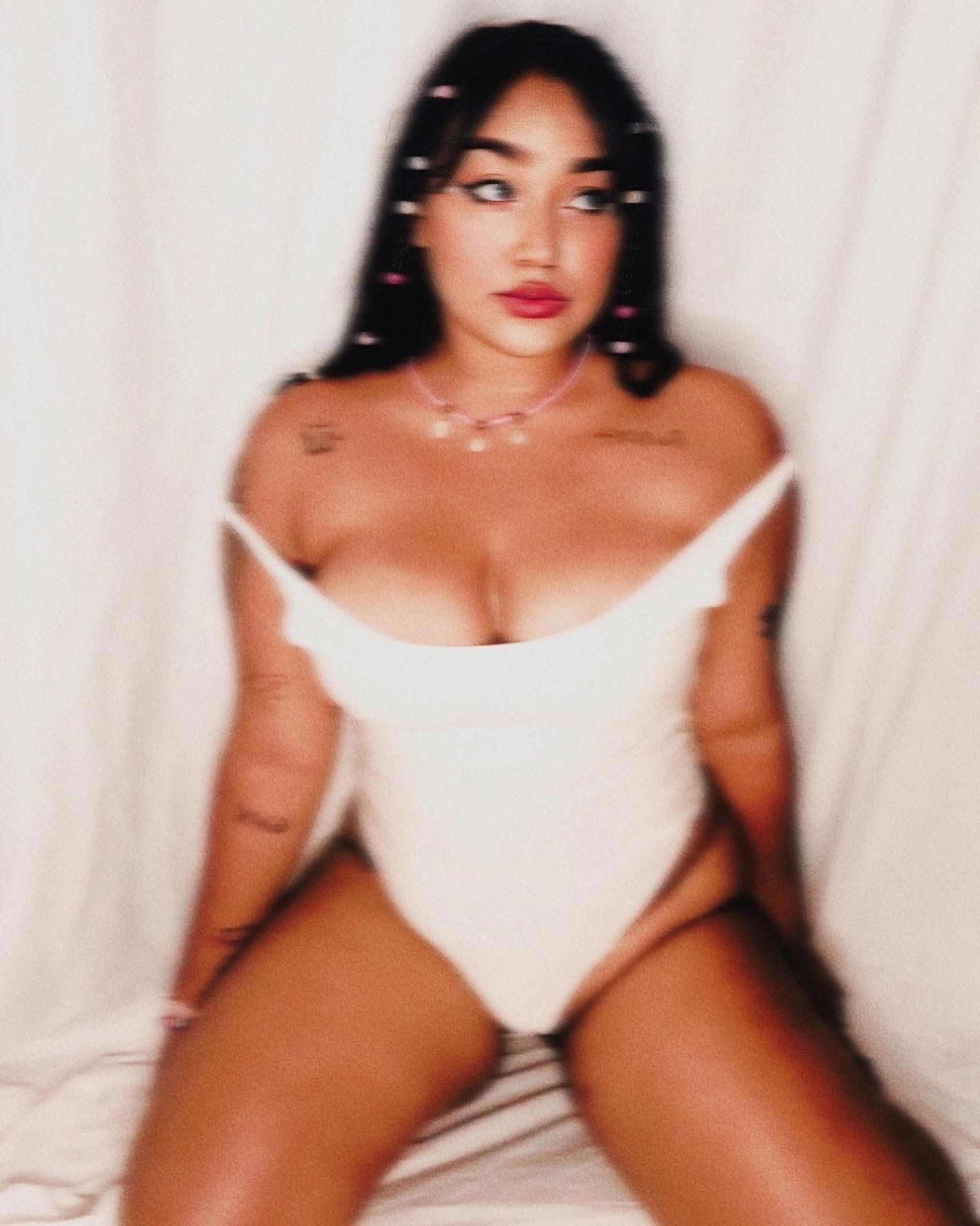 ALSHA 🍒 🍑 photo