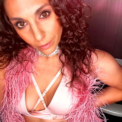 Pole Dancing Mama on stage